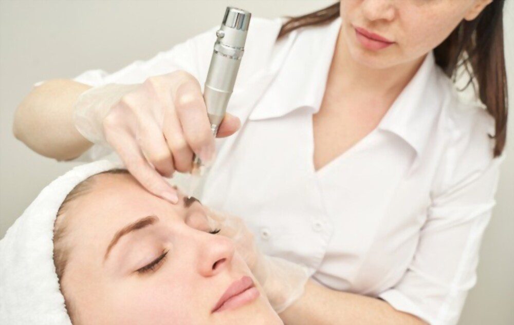 Permanent makeup. Beauty spa procedure. young woman